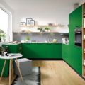 Дизайн кухни с зелеными стульями