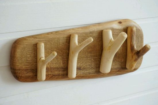Дизайн вешалок крючки на деревянных рейках