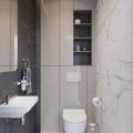 Дизайн ванной комнаты с инсталляцией унитаза