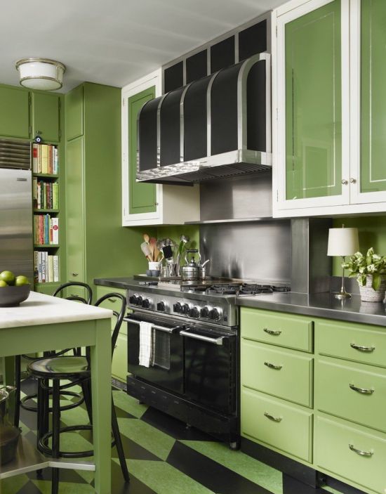 Кухня в темно зеленых тонах