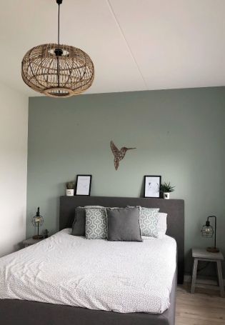 Варианты покраски стен в спальне
