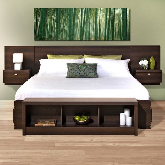Двуспальная кровать с деревянным изголовьем