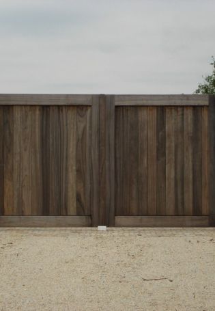 Деревянные ворота для частного дома