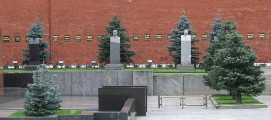 У кремлевской стены