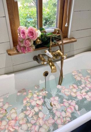 Ванна с розами