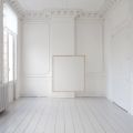 Белая пустая комната