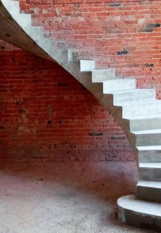 Забежная лестница из бетона