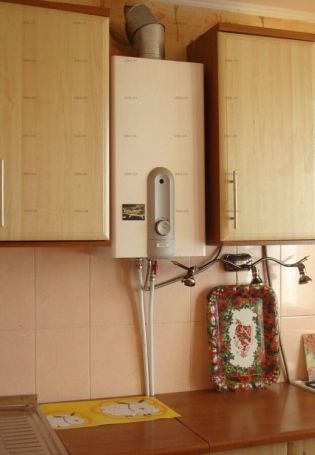 Шкаф для газового котла на кухне