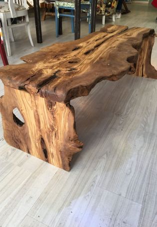 Декоративные столы из дерева