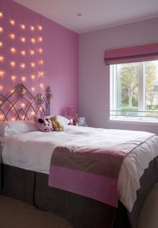 Светло розовая комната