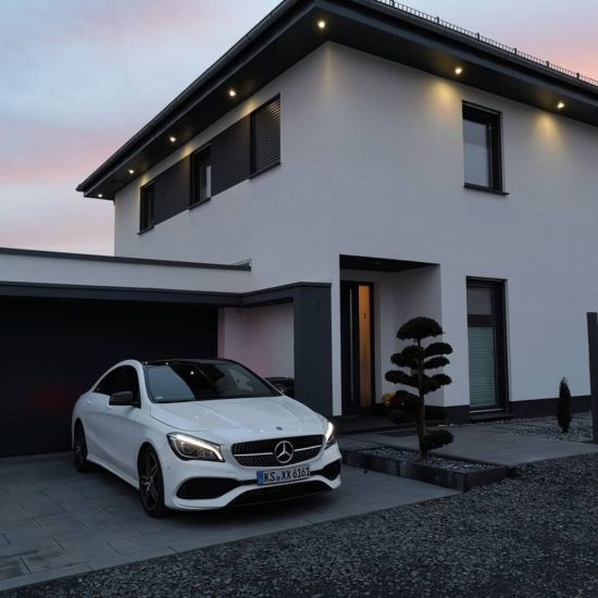 Красивый дом и машина