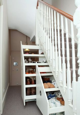 Выкатные шкафы под лестницей