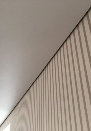 Теневой профиль в натяжном потолке