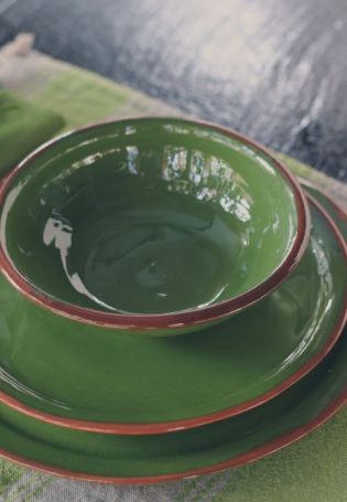 Набор посуды зеленого цвета
