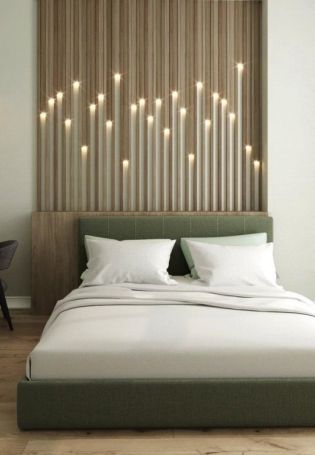 Спальня с рейками на стене деревянными