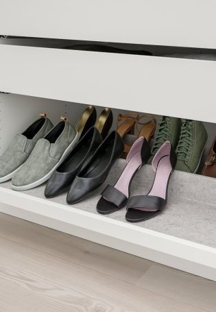 Выдвижные ящики для обуви в гардеробной