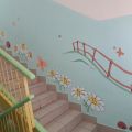 Современное оформление лестниц детского сада