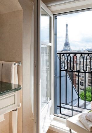 Французское окно в интерьере кухни