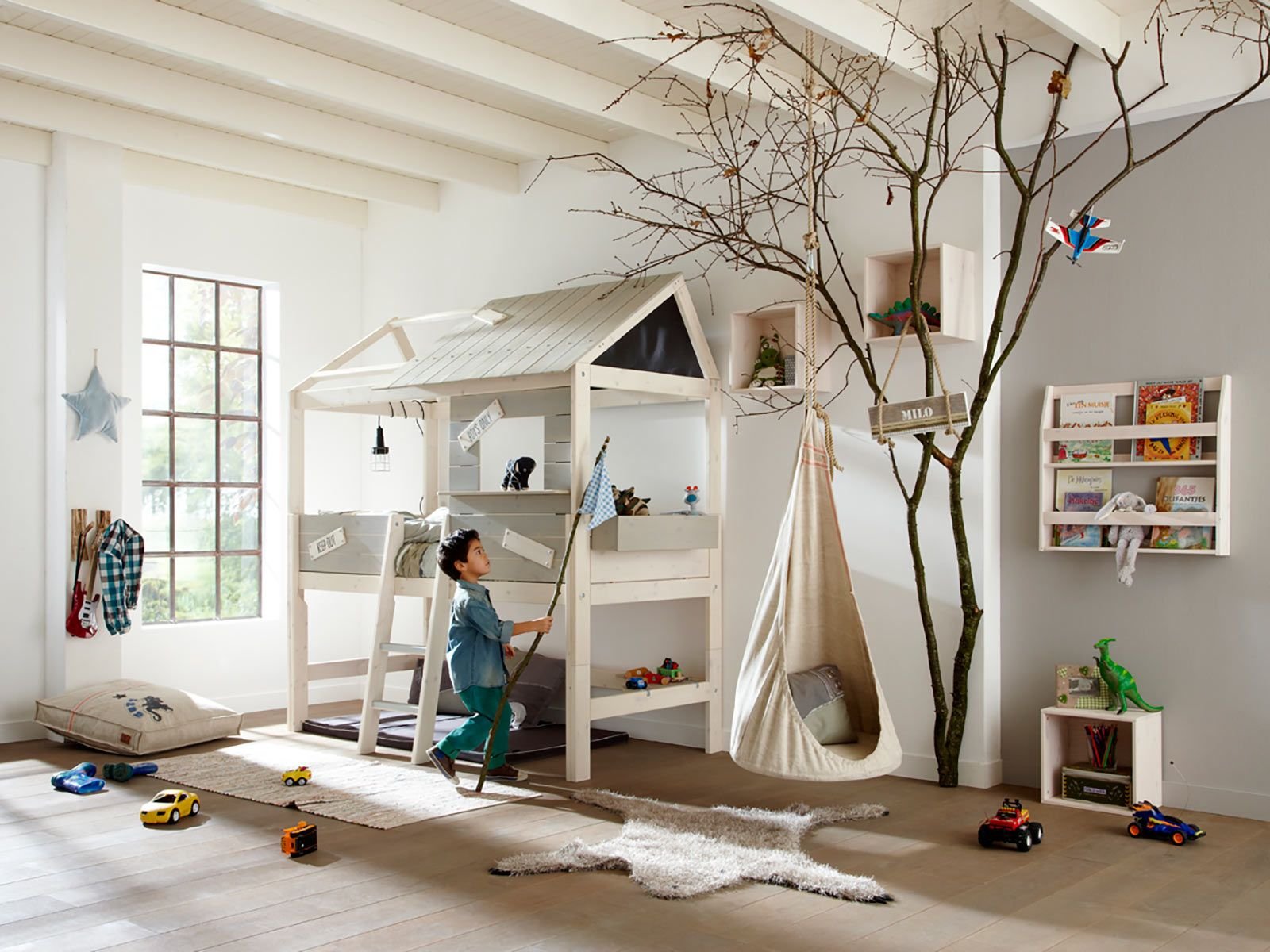Детская мебель в квартире. Детская кровать Lifetime домик. Необычная детская комната. Необычная детская мебель. Необычные комнаты для детей.
