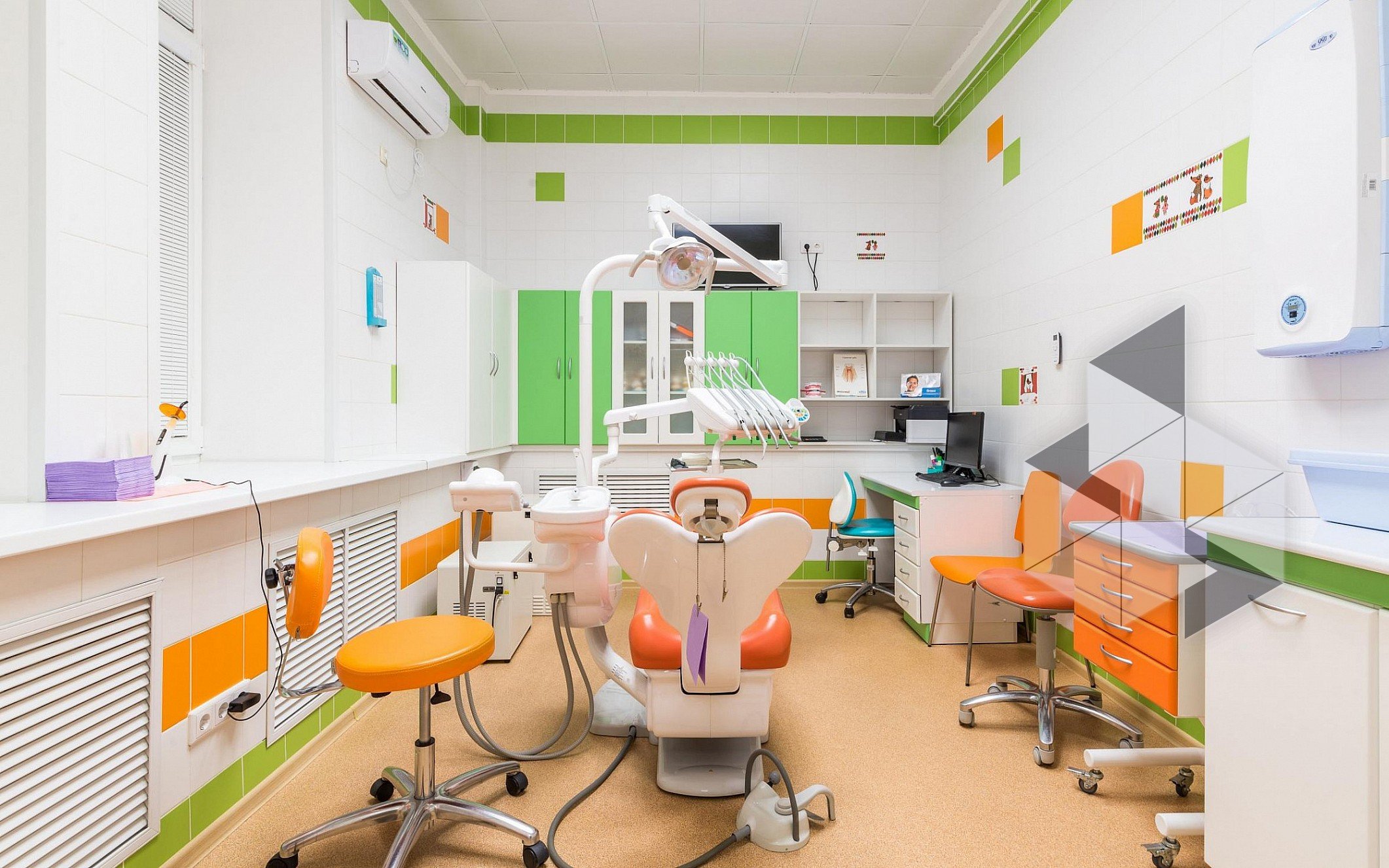 Детская стоматология толстого. Детский стоматологический кабинет. Кабинет детского стоматолога. Стоматологический кабинет маленький. Детская стоматология интерьер.