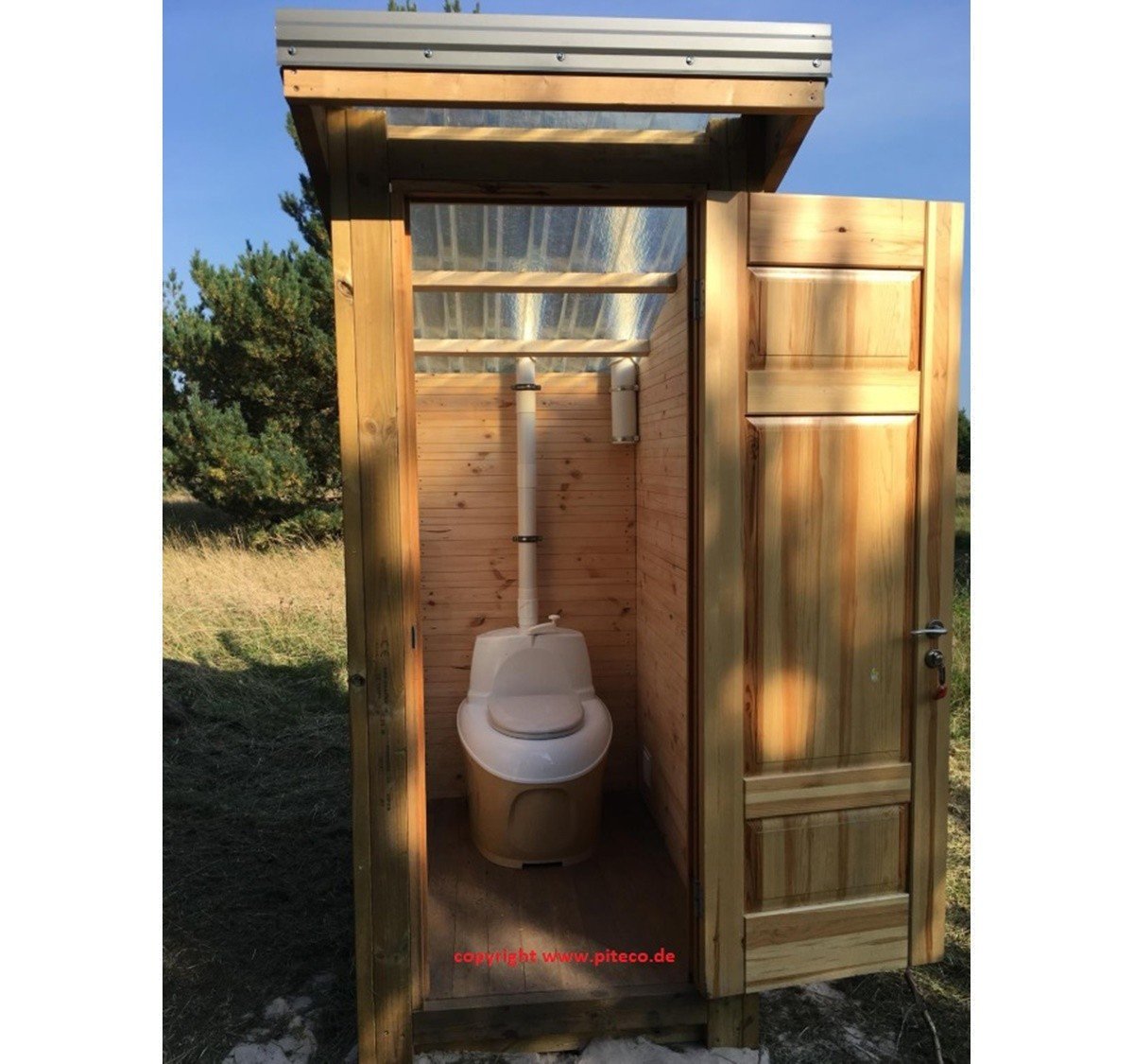 Какой лучше дачный туалет. Пудр-клозет торфяной туалет. Деревянная кабина для туалета питеко 506. Биотуалет компостный. Туалет дачный пудрколозет.