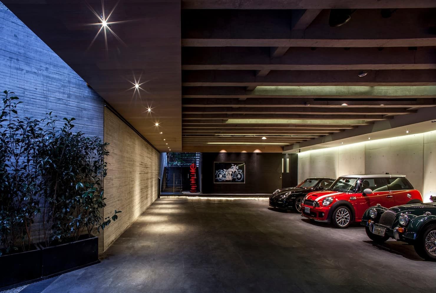 Красивые гаражи внутри. Красивый гараж. Современный гараж. Дизайнерский гараж. Интерьер большого гаража.