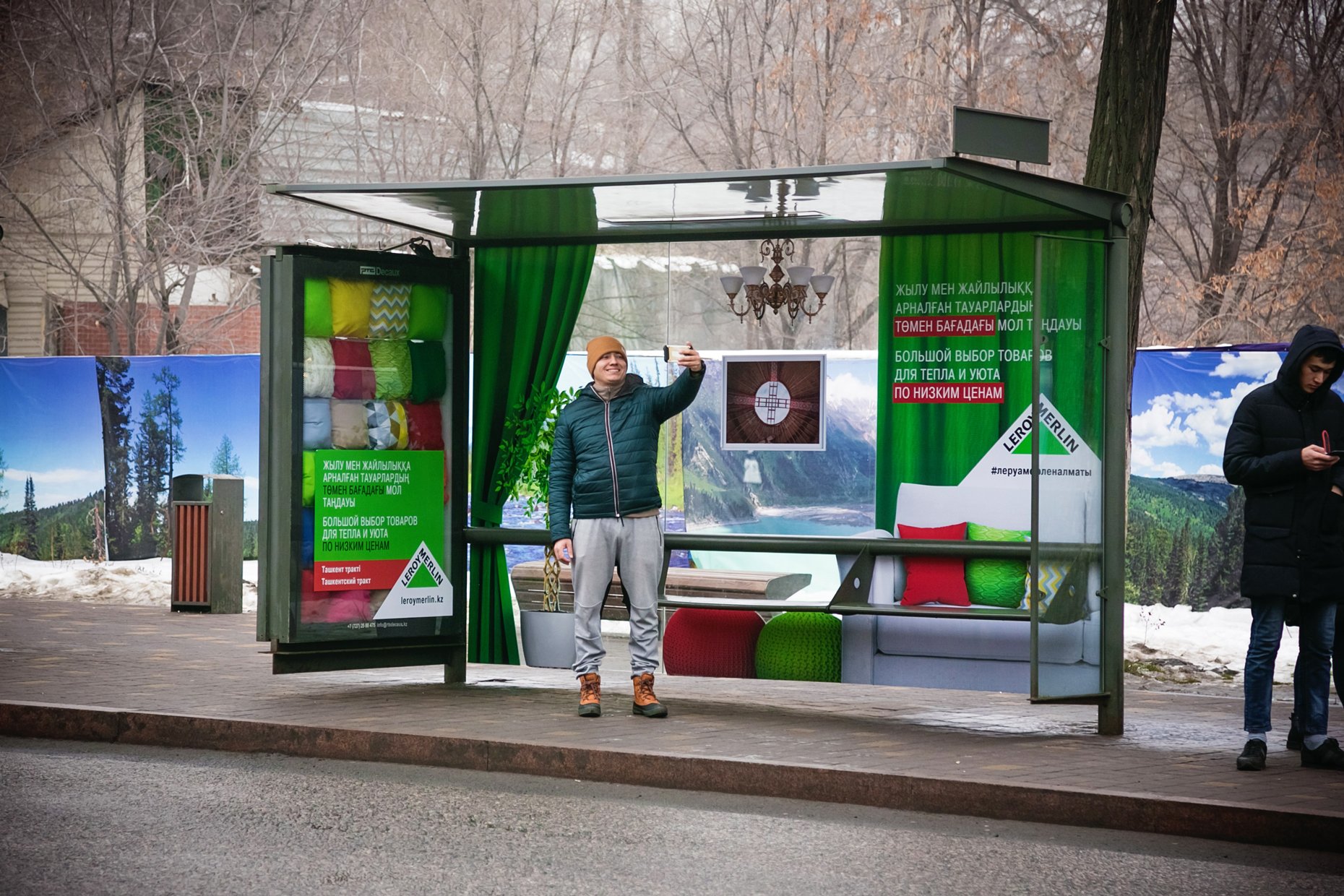 Организация рекламы товаров. Креативные остановки. Реклама на автобусной остановке. Креативная реклама на остановках. Необычные автобусные остановки.