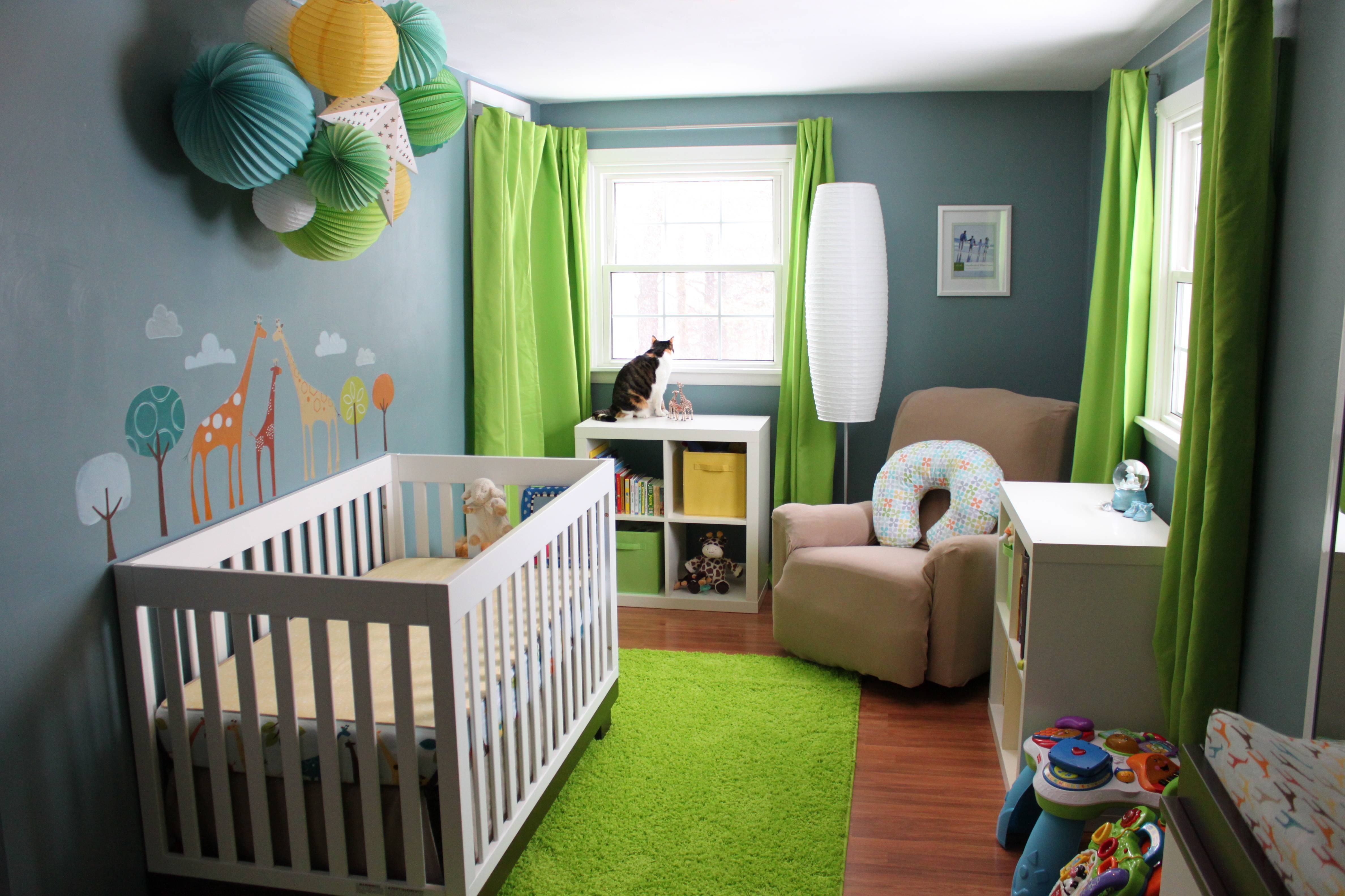 Решение для маленьких детей. Комната для новорожденного. Детская комната для малыша. Интерьер детской комнаты для малыша. Интерьер комнаты для новорожденного.