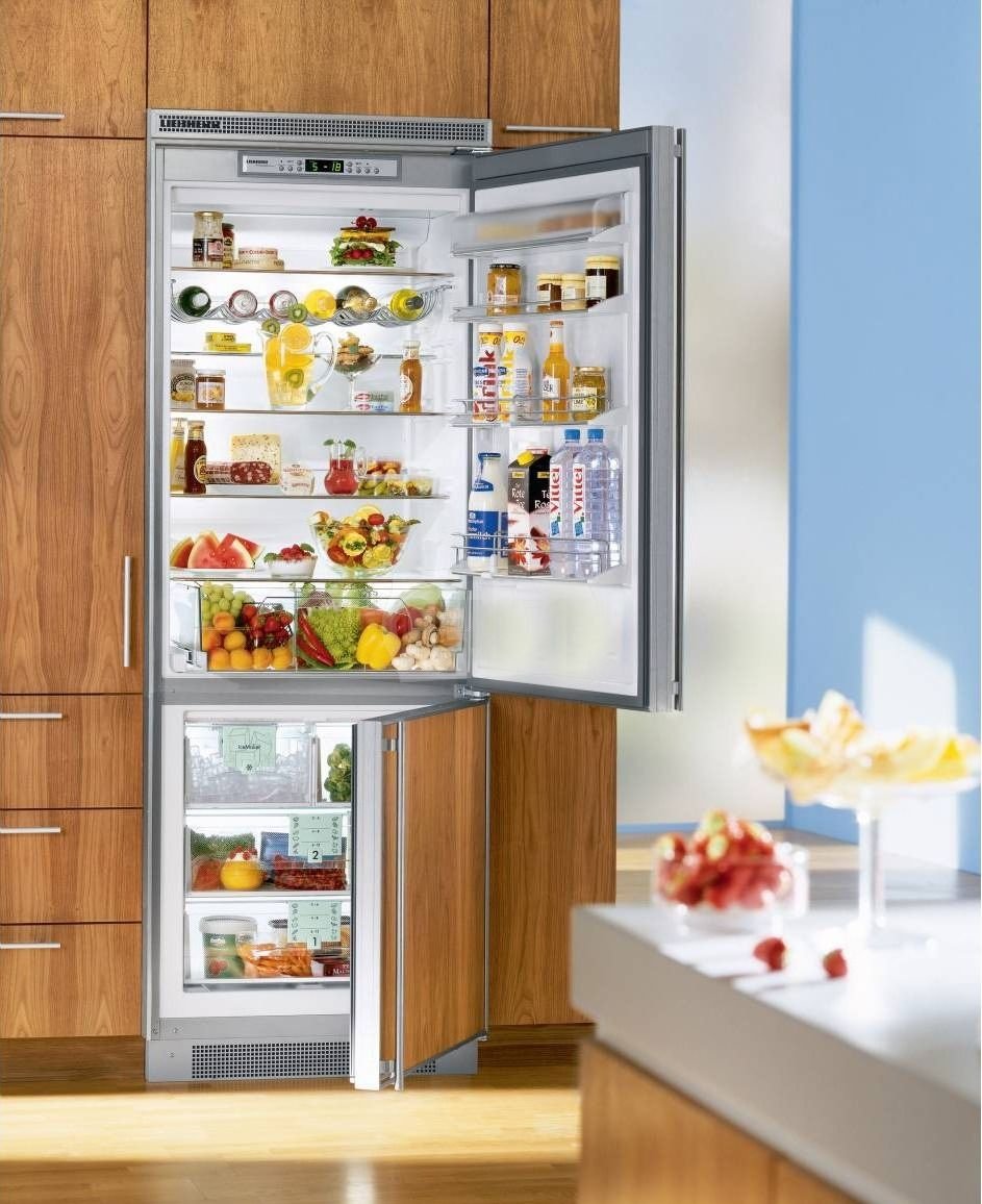 встроенный в мебель холодильник