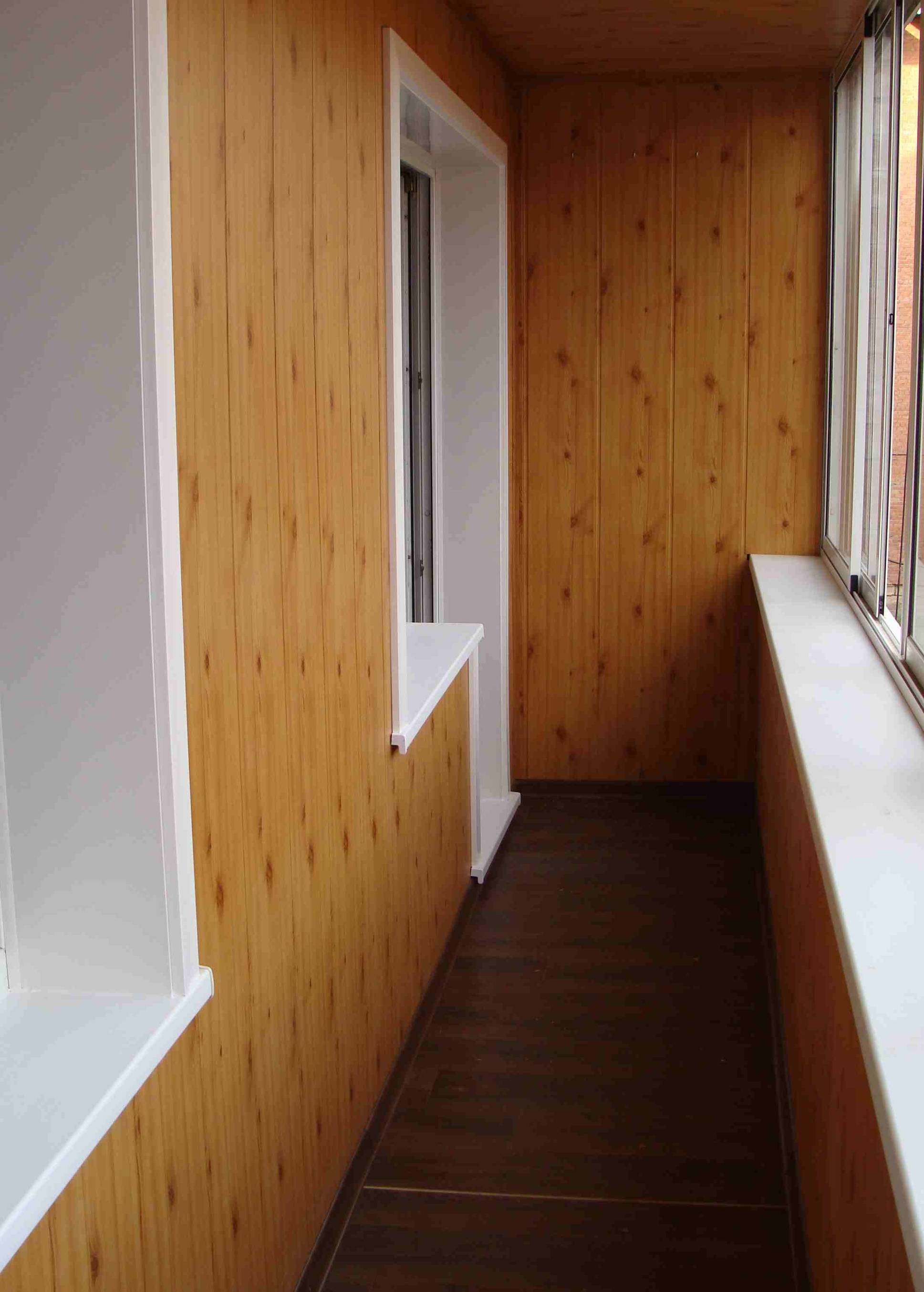 Панели для внутренней отделки стен балкона