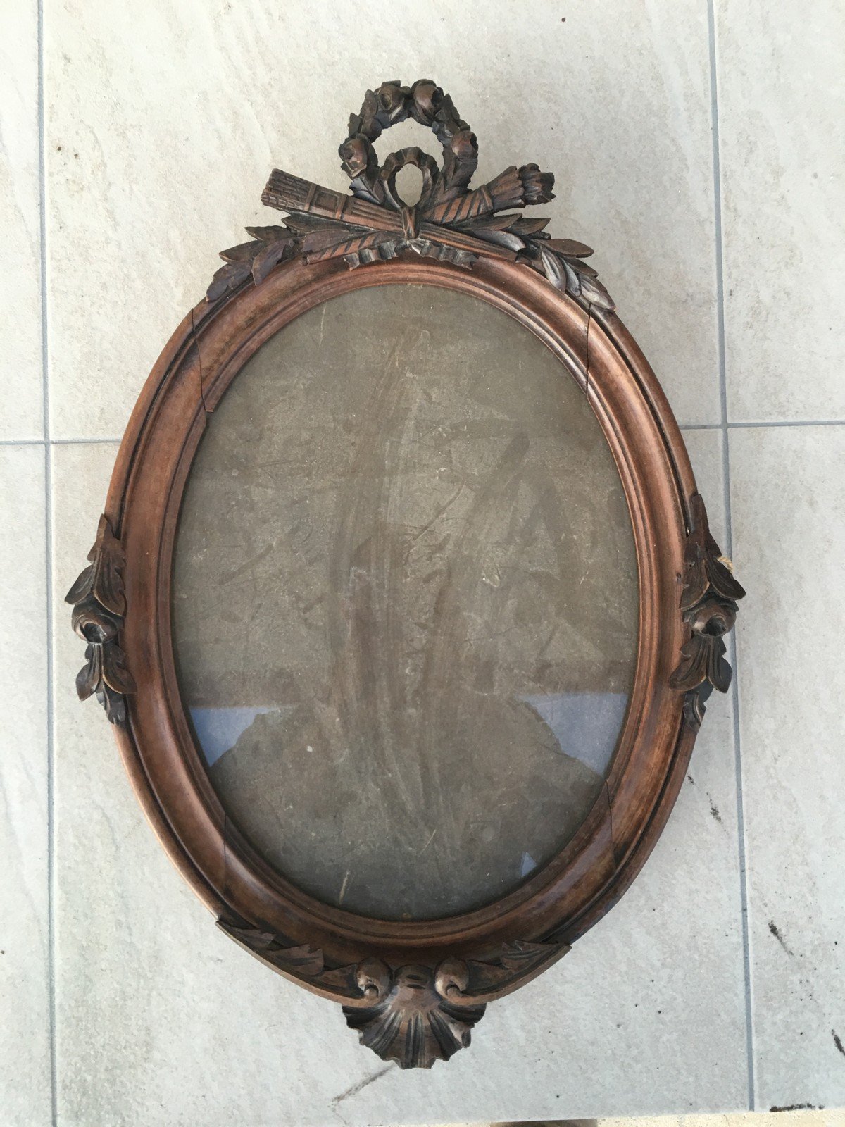 Купить старинное зеркало. Овальная рама 19 век. Старинная рама для зеркала. Старинное зеркало. Антикварное зеркало.