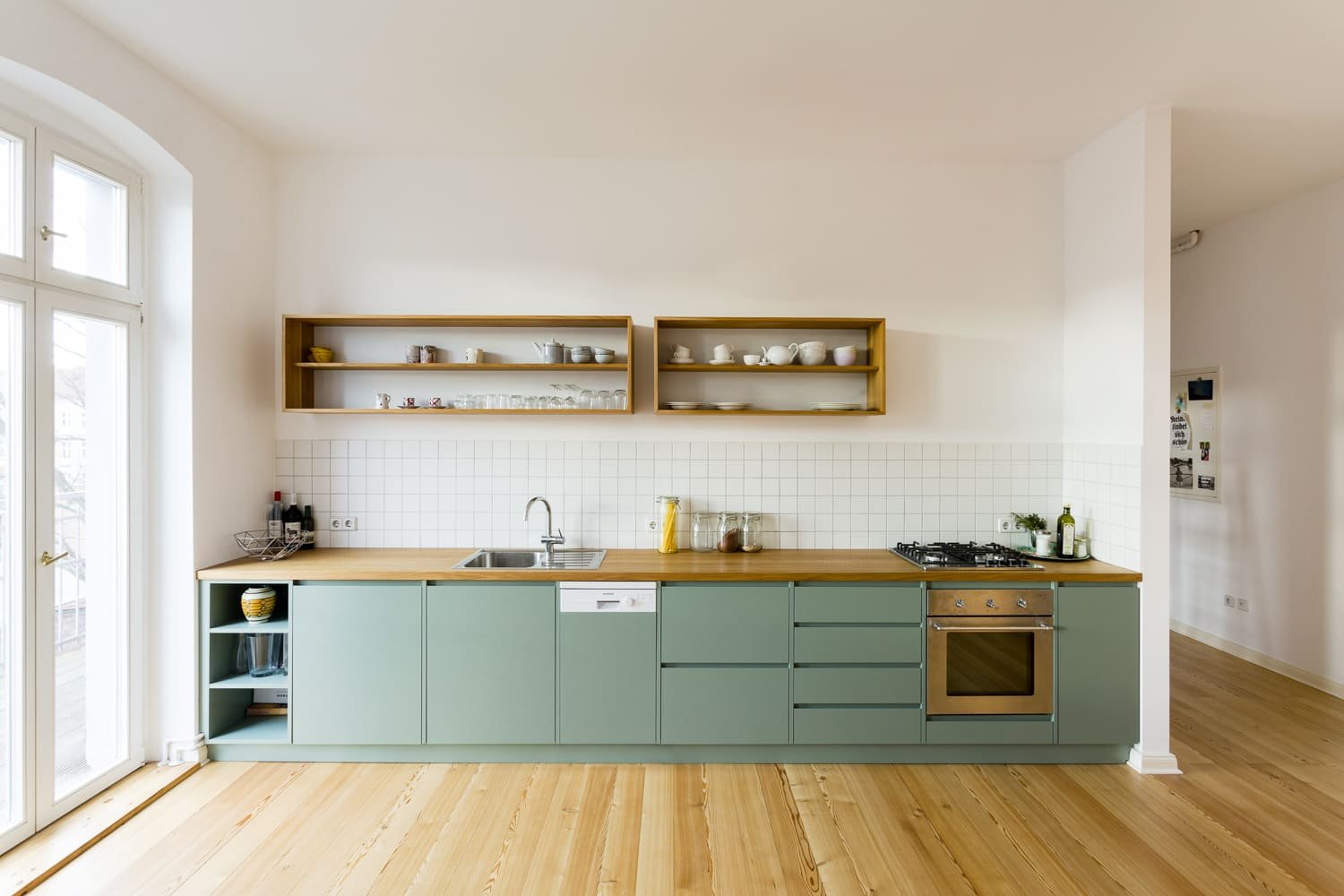 Кухни верх дизайн. Кухня икеа Калларп зеленая. Кухонный гарнитур ikea без верхних шкафов. Мятная кухня икеа. Кухонный гарнитур без навесных шкафов.