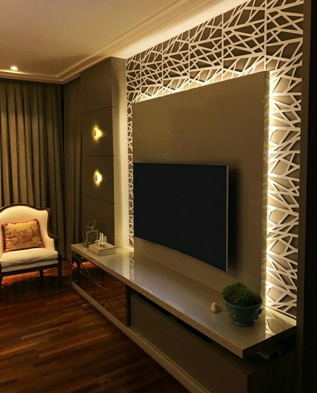 Украсить телевизор. Стена с подсветкой для гостиной. Подсветка стены с телевизором. Зеркальное панно на стену в гостиную. Ниша с подсветкой для телевизора.