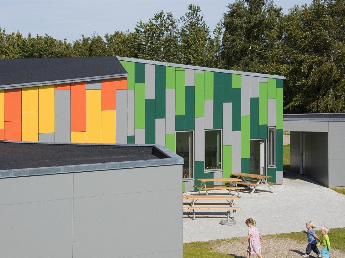 Детский сад в дании. Детский сад в Дании экстерьер. Фасады детских садов. Детский сад фасад. Детский сад фасады современные.