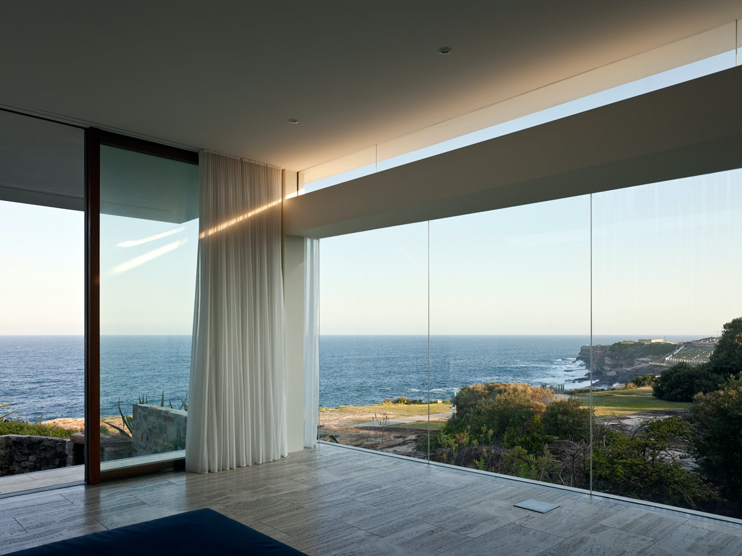 More fora. Панорамные окна. Окно с красивым видом. Панорамные окна с видом на море. Вилла с видом на океан.