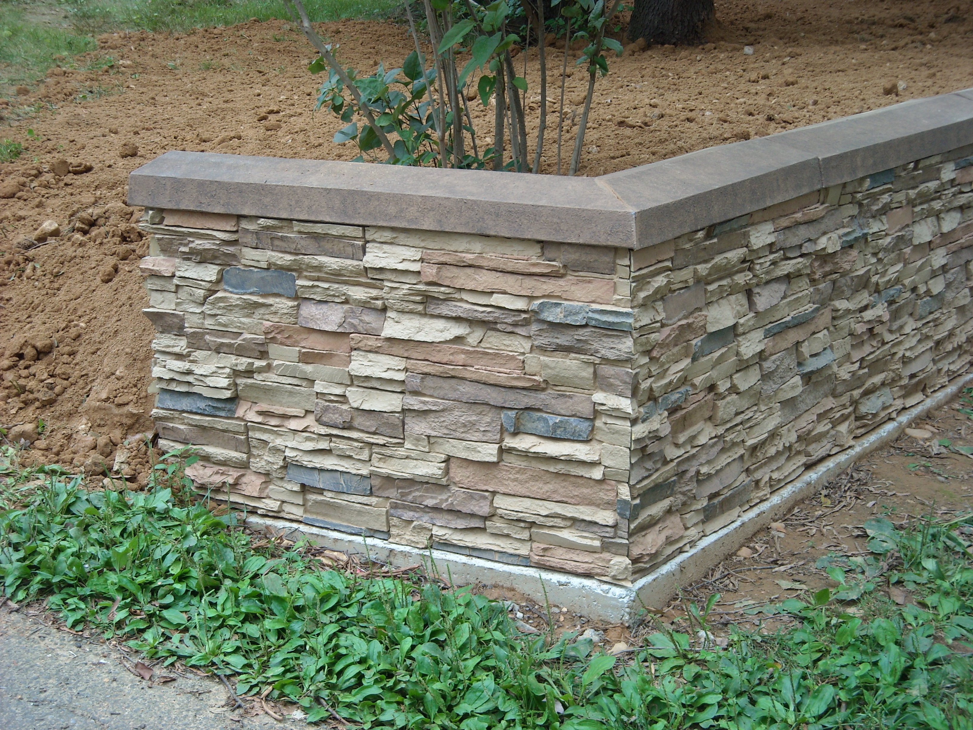 Подпорная стенка облицованная камнем
