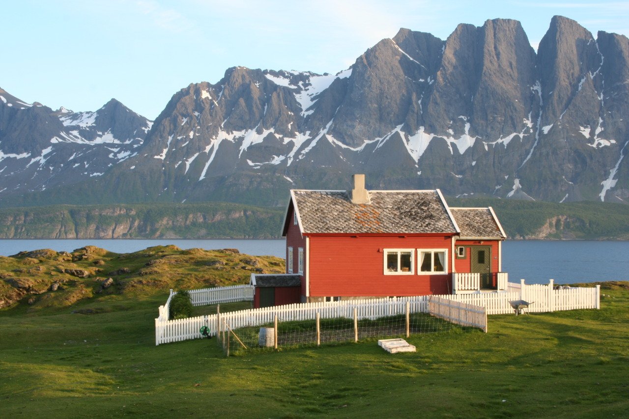 Интернет в норвегии. Хитте в Норвегии. Хитте дом в Норвегии. Норвежские домики на пинтересте. Утка Норвегия архитектура.