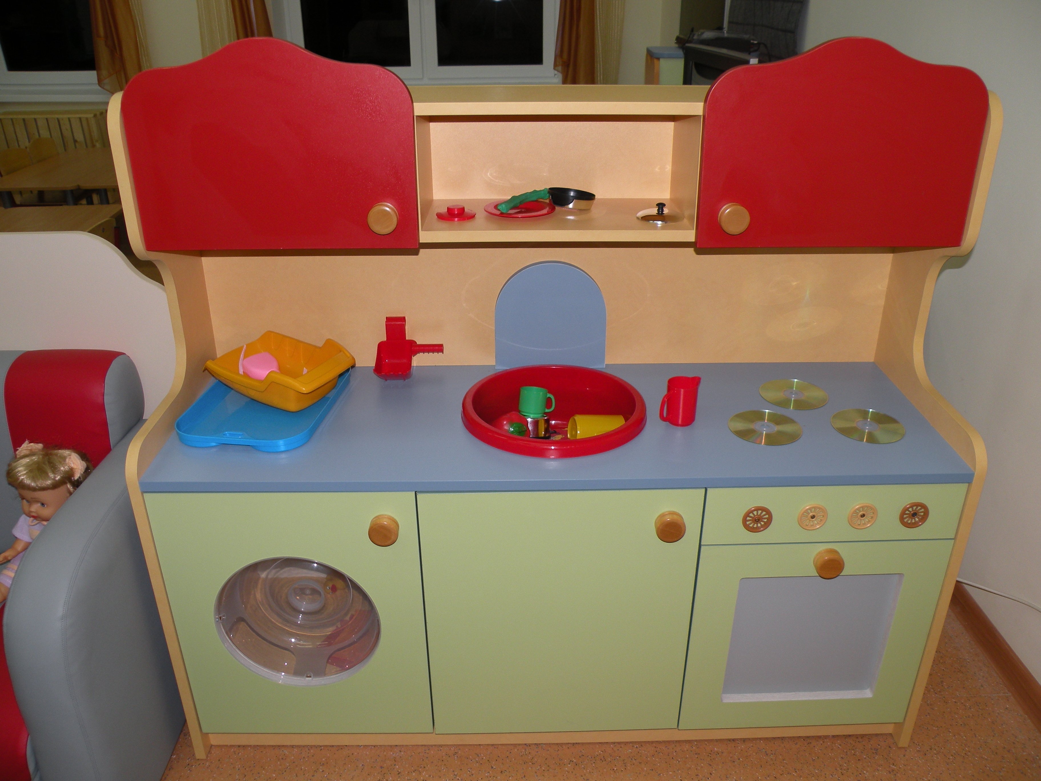 Детская игра мебель. Кухня игровая Ocie с аксессуарами OC-F-w08071. Игровой модуль кухонька для детского сада. Детская кухня для детского сада. Игровая кухня для детского сада.