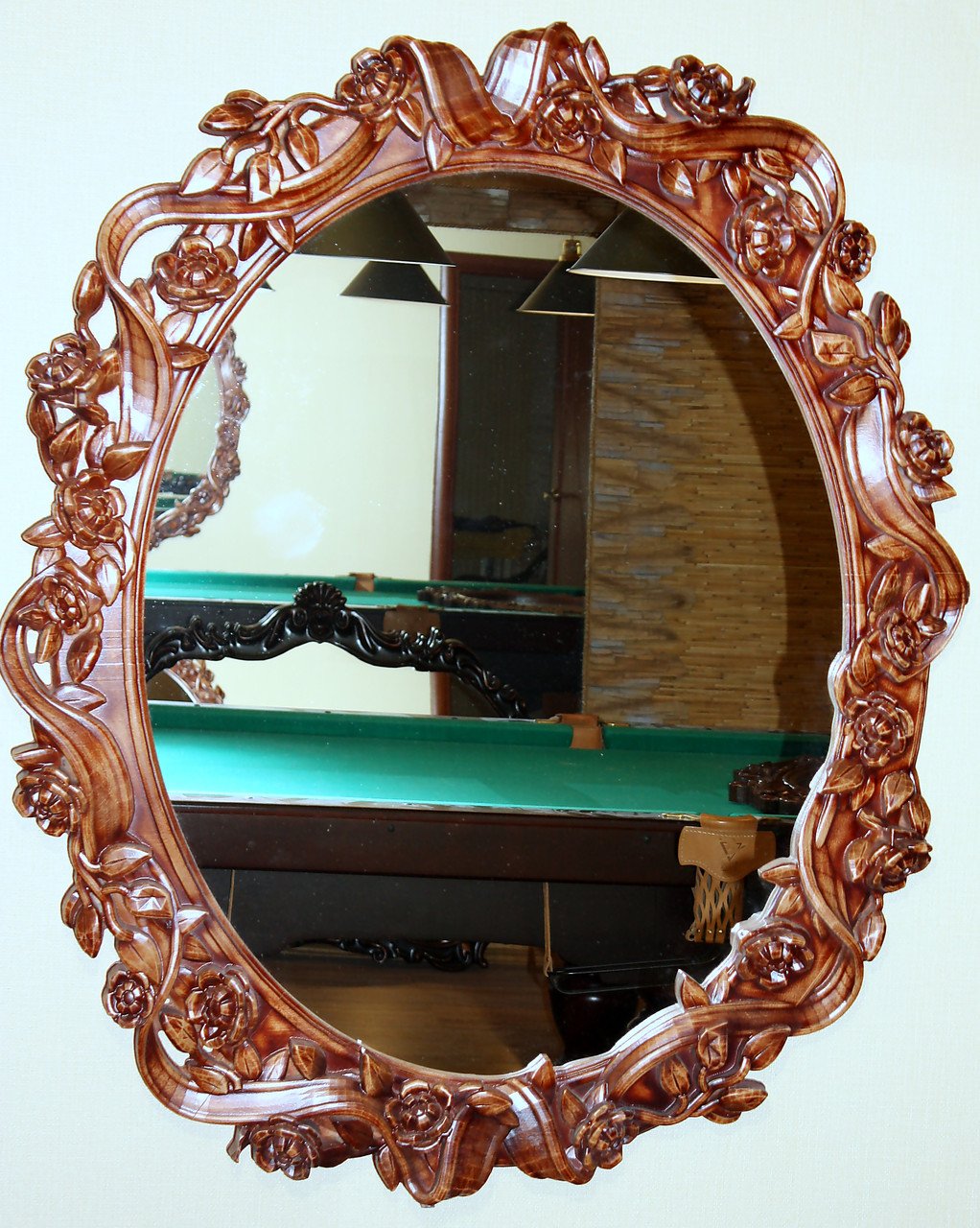 Зеркало резьба. Резная рама для зеркала. Резные зеркала из дерева. Резная рамка для зеркала. Зеркало в резной раме из дерева.