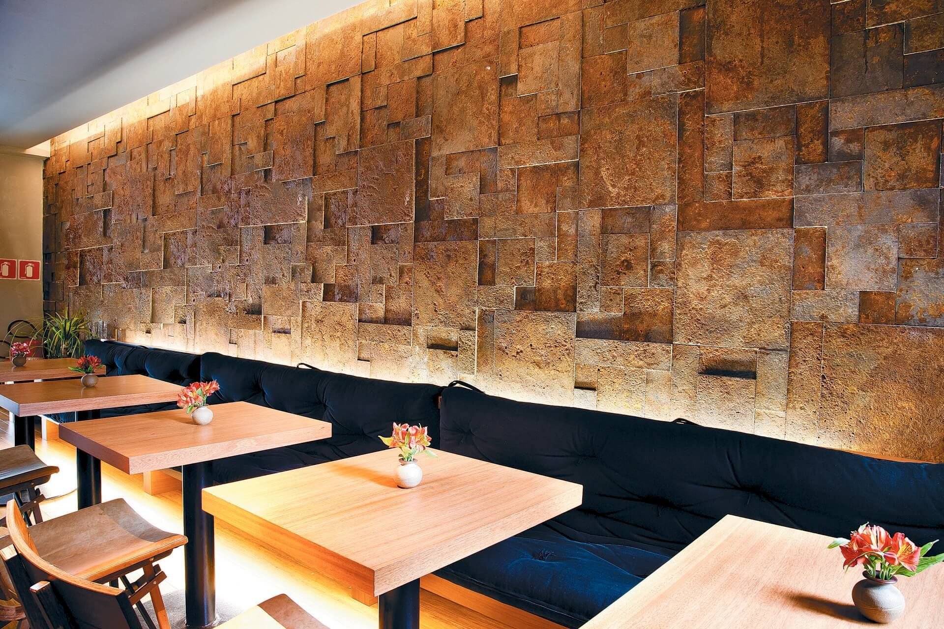 Декор стен в ресторане