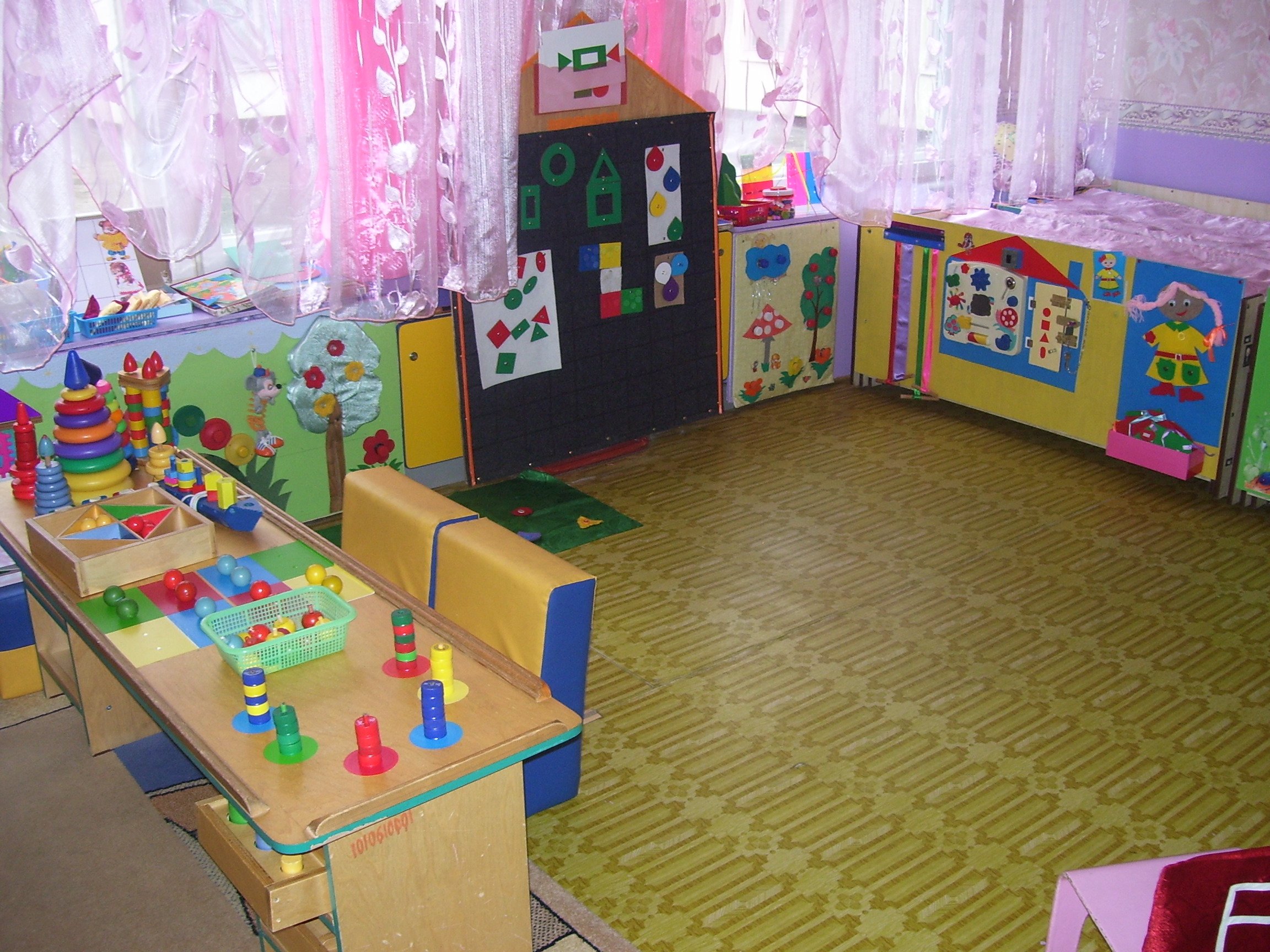 Проект вторая младшая группа детского сада. Мебель для ясельной группы детского сада по ФГОС. Игровая зона в ДОУ. Развивающие зоны в детском саду. Зонирование группы в детском саду младшая группа.