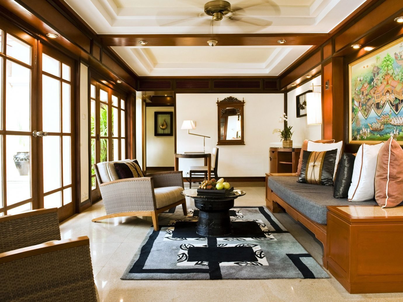 Тайцы квартиры. Тайский стиль в интерьере. Спальня в тайском стиле. Гостиная в тайском стиле. Тайский стиль в интерьере гостиной.