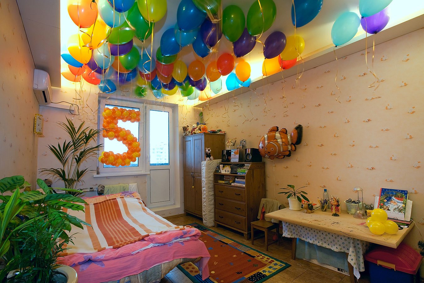 День рождения дома 10 лет мальчики. Украшение детской комнаты на день рождения. Украшение квартиры на день рождения ребенка. Украсить комнату на др. Украсить комнату на день рождения ребенка.