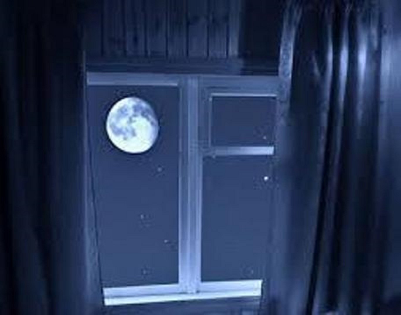 Луна освещает комнату