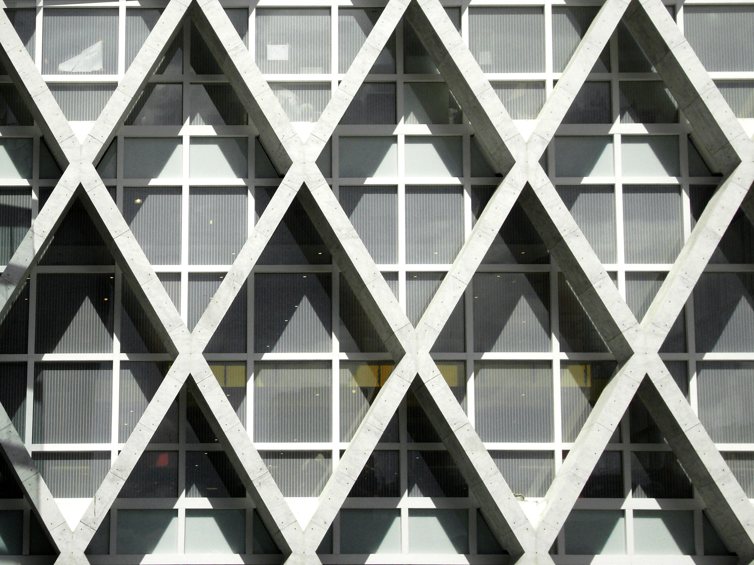 Architecture patterns. Архитектурная решетка. Стеклянный фасад здания. Решетки в архитектуре. Текстура фасада здания.