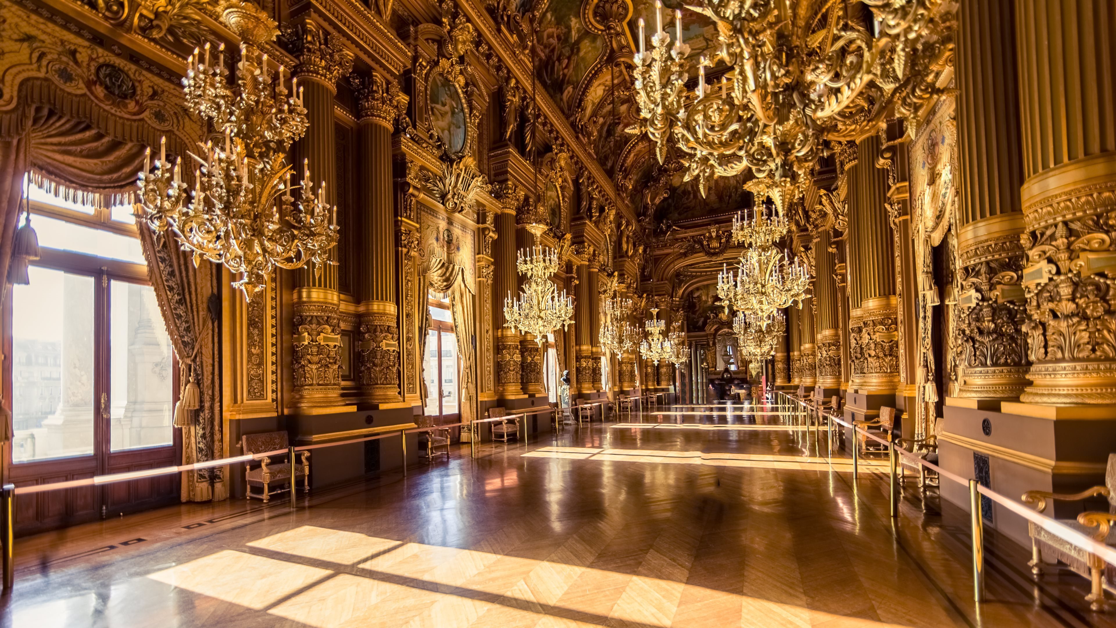 Hall full. Версальский дворец внутри Тронный зал. Дворец Фонтенбло бальный зал. Букингемский дворец бальный зал. Особняк Хлудова бальный зал.