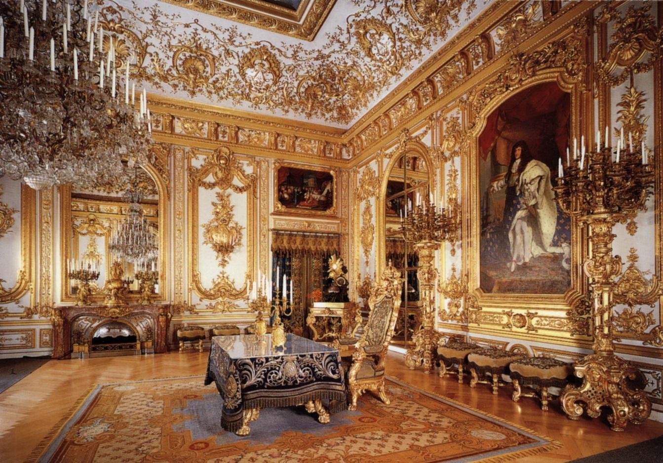 Царские дома внутри. Версальский дворец Версаль Барокко. Королевский дворец в Мадриде зал Гаспарини. Королевская спальня Версальского дворца.