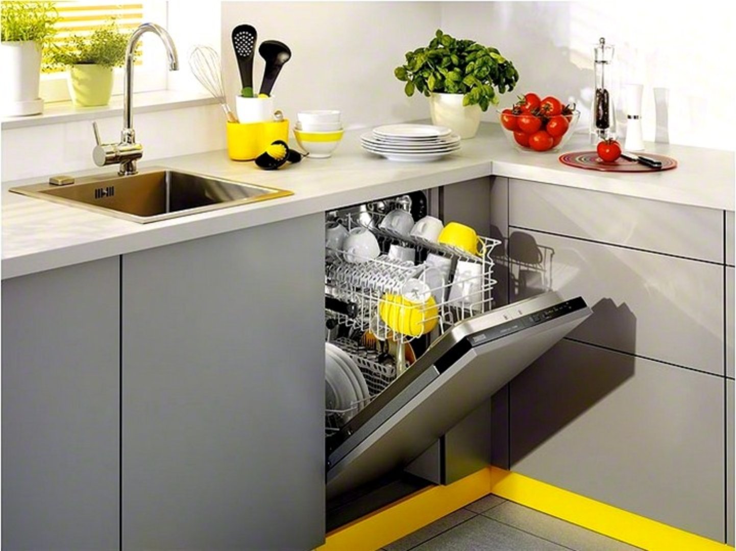 Встроенная посудомойка в кухне. Посудомоечная машина Zanussi встраиваемая. Занусси посудомоечная машина встраиваемая 45 см. Занусси посудомоечная машина встроенная. Посудомоечная машина Zanussi ZDT 26001 fa.