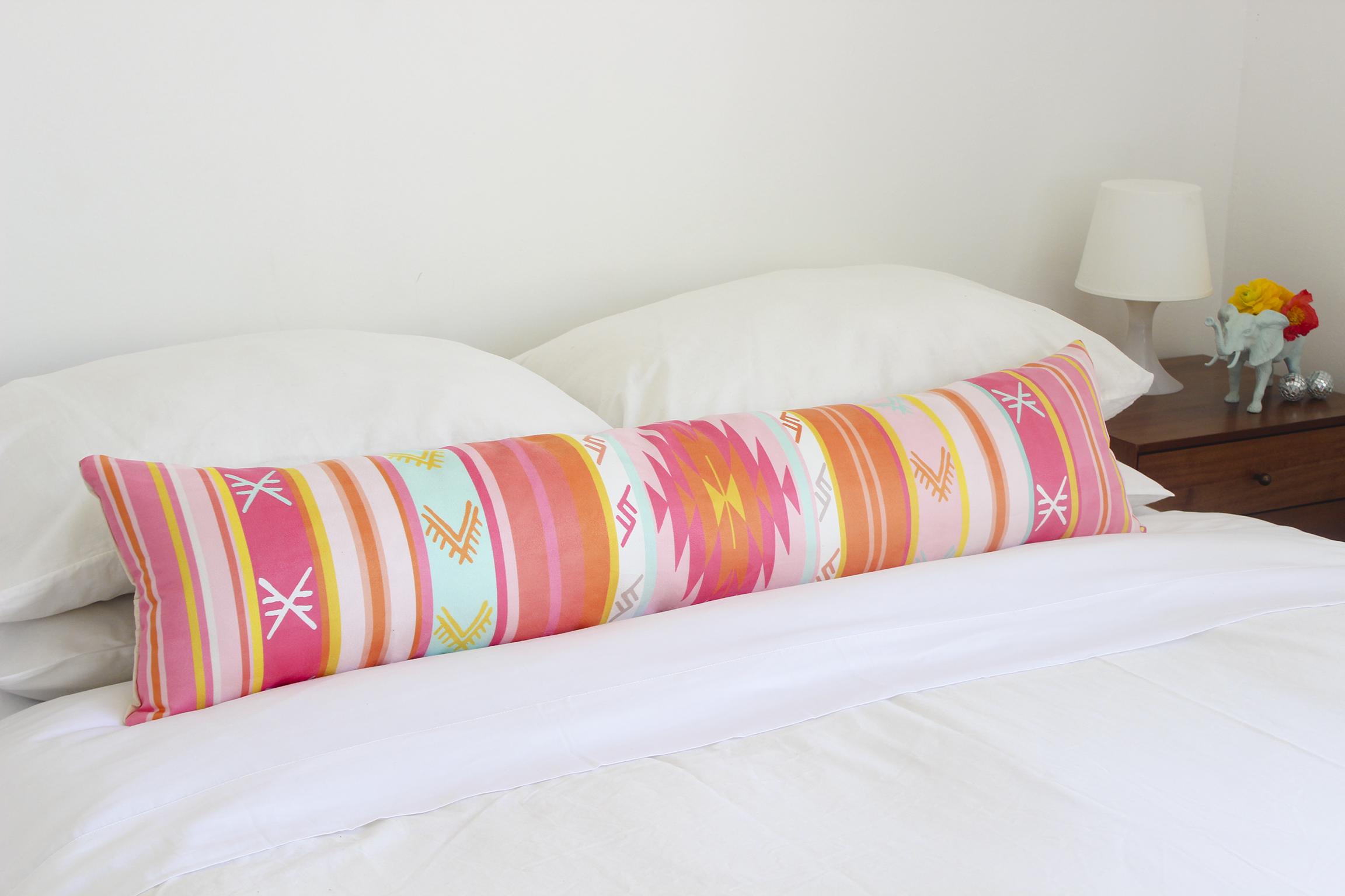 Длинная подушка икеа. Подушка валик икеа. Длинные декоративные подушки. Длинная подушка для кровати. Купить подушку для кровати