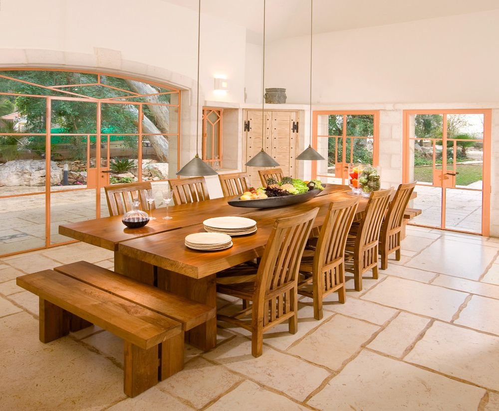 Обеденный отдых. Большой обеденный стол для столовой. Большой стол на кухню. Длинный деревянный стол. Обеденный стол в саду.